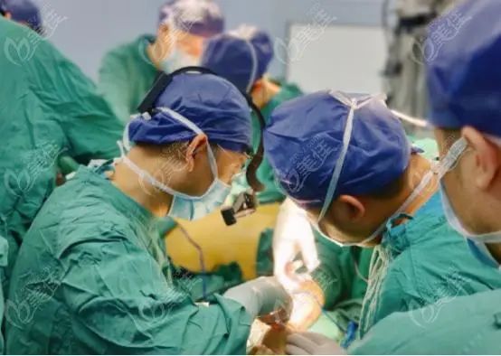 为什么手术时，医生切开的伤口不会流血呢？答案可能你都想象不到