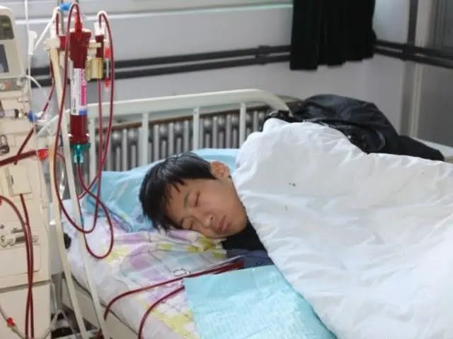 34岁男子患尿毒症，依靠透析活命：后悔年轻时太无知，不懂节制