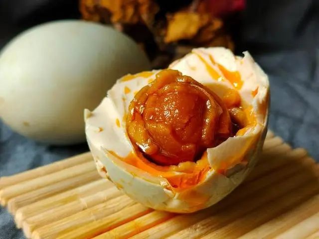 “甘油三酯大户”公布，医生：能不吃就不吃，别等血管堵塞才着急
