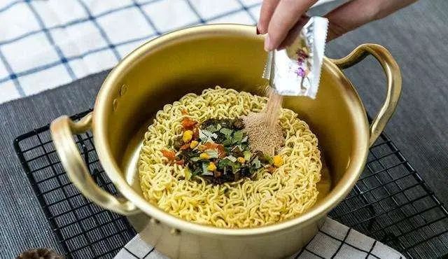 吃方便面，究竟好不好？建议别再轻信“谣言”，医生告诉你实情
