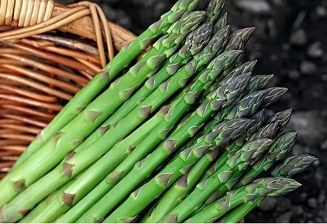 糖是癌细胞的“加速剂”吗？真正加速细胞癌变的是这5种食物