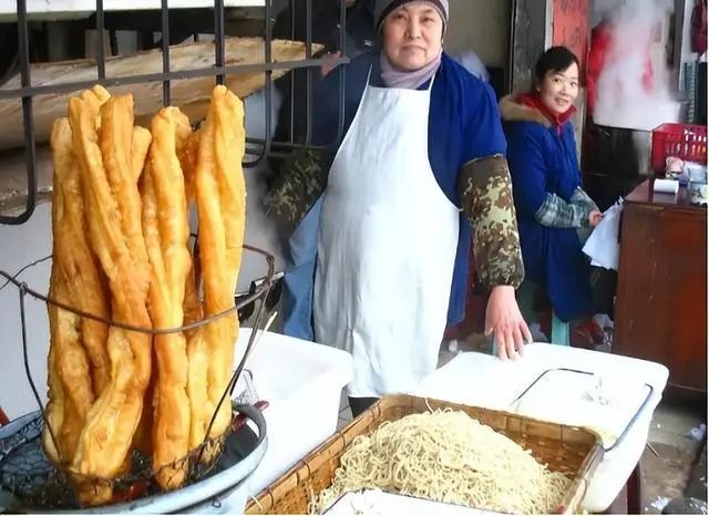吃油条会危害身体健康吗？看完本文，你或许该改变想法了