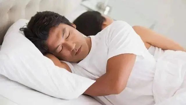 我们都被“8小时睡眠论”骗了？50岁后，最佳时间是多少？