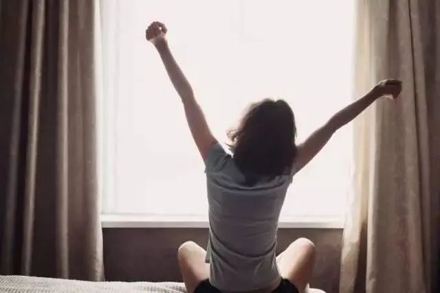 我们都被“8小时睡眠论”骗了？50岁后，最佳时间是多少？