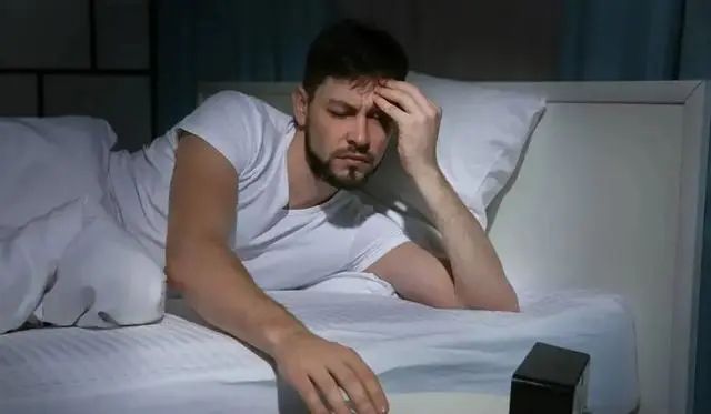 我们都被“8小时睡眠论”骗了？50岁后，最佳时间是多少？