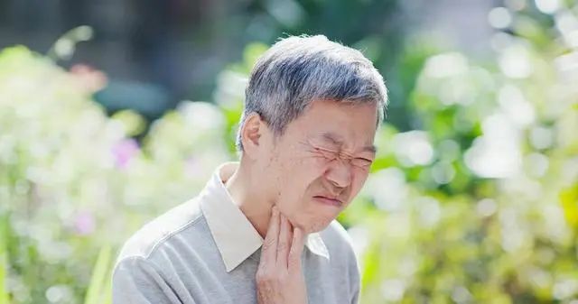 经常散步对肺好？医生提醒：养护肺脏，4件事也很关键
