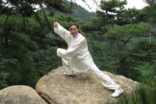 钟南山院士推荐：50岁后每天坚持做3种运动，既长寿又防病