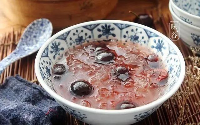 明日谷雨，多吃“2绿2白”，少食2样，应季而食身体棒，顺利入夏