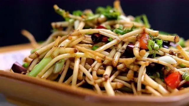 尼古丁的“克星”或被找到，长期抽烟的人，若能常吃，有助清肺