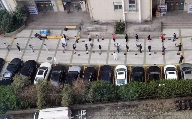 上海小伙建议囤的6类物资，分别指啥？过来人的经验总结，要重视