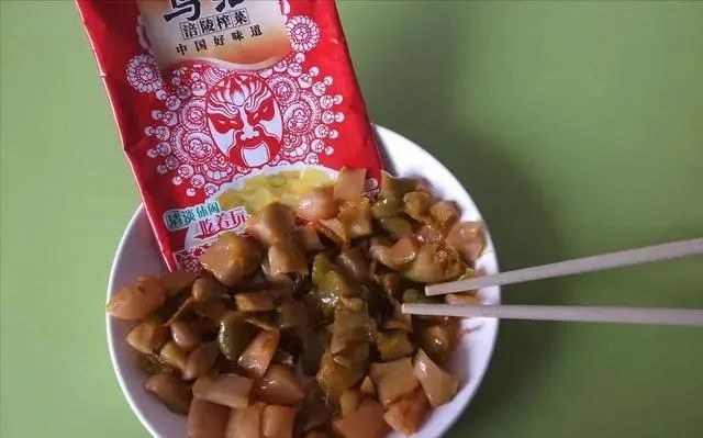 上海小伙建议囤的6类物资，分别指啥？过来人的经验总结，要重视