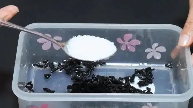 木耳久泡易产生“毒素”，教你正确泡法，1分钟发满盆，又大又软