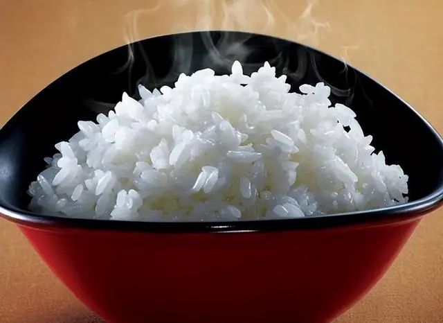 米饭二次加热对身体“有害”？这6种食品，尽量别二次加热