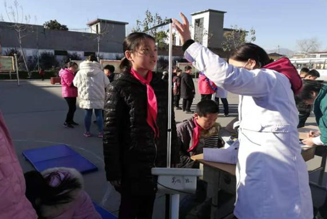 12岁女孩身高直冲172，儿科医生：3种食物是“长高王”，可多吃点