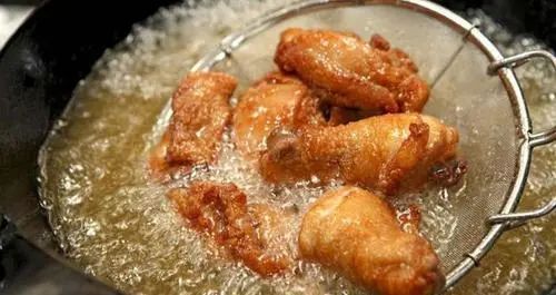 查出子宫肌瘤，能吃西瓜吗？医生：不想肌瘤增大，这5物尽量少吃
