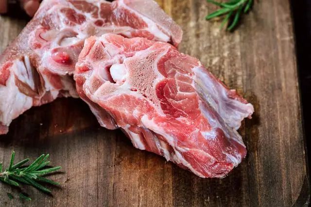 常吃羊肉对身体不好？医生提醒：这3种肉，忍住不吃才有益