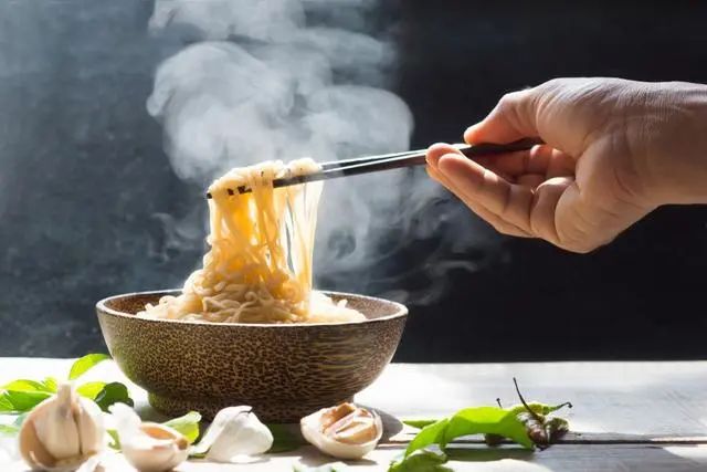 血脂高的人不能吃面条？提醒：若想稳定血脂，尽量远离这4种素食
