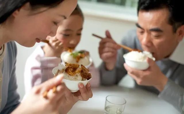 坚持不吃晚饭的人，最后都怎样了？除了变瘦，还有4个后果在等着