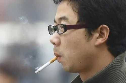 男人一天最多可以抽多少支烟？医生：控制在“这个数”，还可以