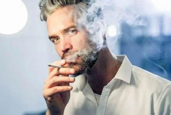 男人一天最多可以抽多少支烟？医生：控制在“这个数”，还可以
