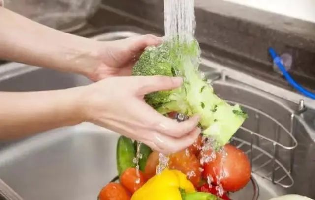 这4种食物容易有“寄生虫”，开水可能烫不死，吃之前要小心