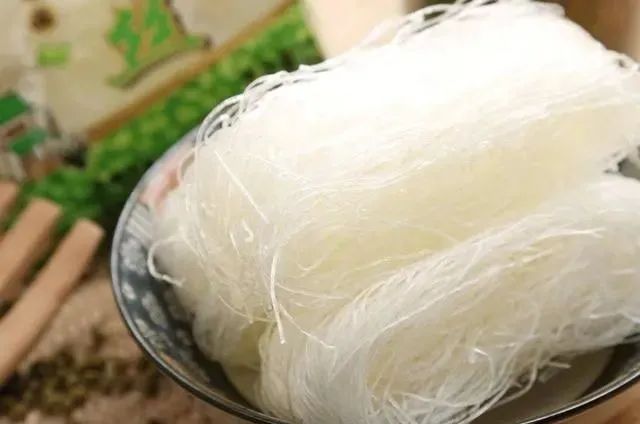 吃麻辣烫时，学会挑5种“贵菜”，好吃不压秤，老板都夸你是内行