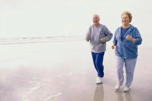 老年痴呆可“潜伏”34年！你以为的好习惯，其实都是痴呆元凶