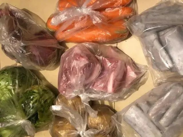 上海网友晒“蔬菜包”，一个比一个丰富，看到最后：又心疼又好笑