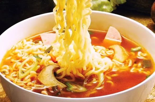 吃一包方便面，肝要解毒一星期？真正的垃圾食品是这三种！了解下