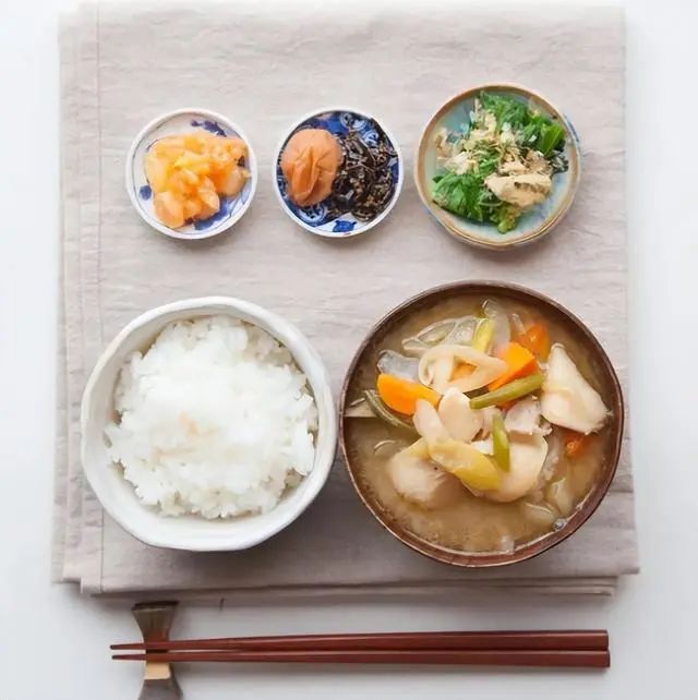 吃猪肝能养肝？医生，真正养肝的食物，多数人却不爱吃，可惜了