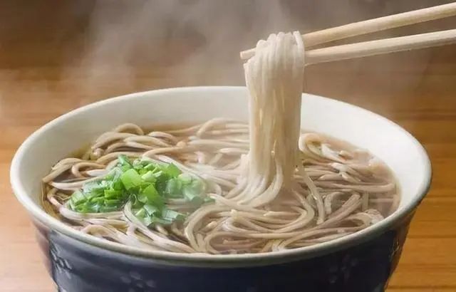 经常吃面条对健康有益还是有害？医生：吃面条时，最好注意这几点