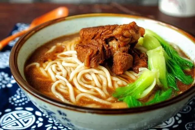 经常吃面条对健康有益还是有害？医生：吃面条时，最好注意这几点