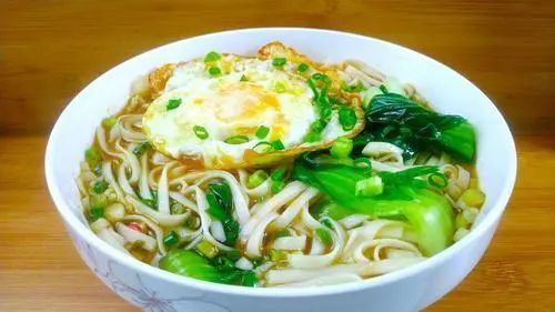 经常吃面条对健康有益还是有害？医生：吃面条时，最好注意这几点