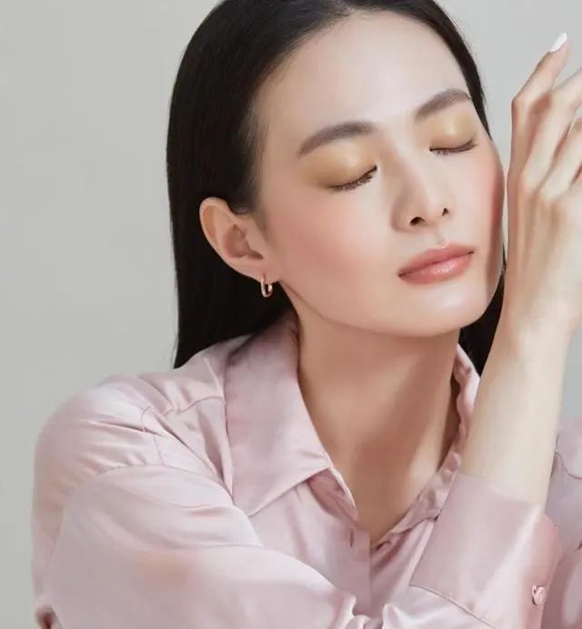 “长期化妆”和“长期素颜”，5年后皮肤有区别吗？来看一下
