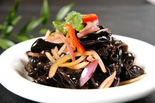 洋葱和它是“绝配”，坚持吃，血管通畅，肝脏干净，皮肤好