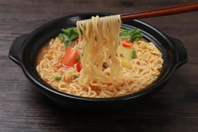 曝光了“土坑”酸菜，真正的垃圾食品是这8种？建议要早早拉黑