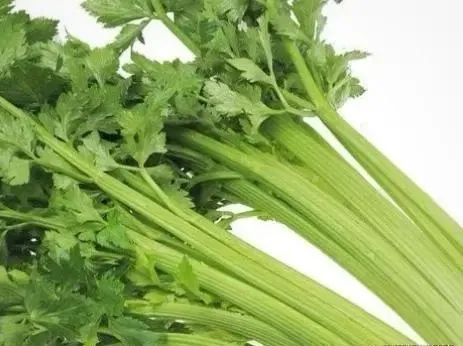 常吃这8种食物清除血液垃圾，保护心血管，越活越年轻！