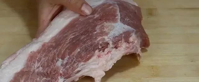 买猪肉，聪明人遇到这“4种”转身就走，卖肉的：从不让家人吃