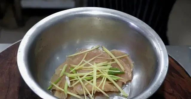 建议中老年人：少吃猪肉多吃它，高蛋白低脂肪，常吃手脚更有力