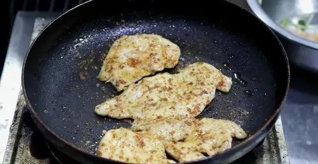 建议中老年人：少吃猪肉多吃它，高蛋白低脂肪，常吃手脚更有力
