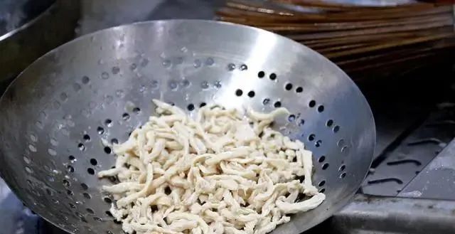 建议中老年人：少吃猪肉多吃它，高蛋白低脂肪，常吃手脚更有力