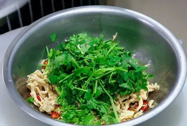 建议中老年人：少吃猪肉多吃它，高蛋白低脂肪，常吃手脚更有力