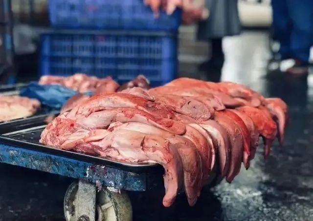 猪身上“最精华”的5块肉，曾经穷人不稀吃，网友：今有钱难买到