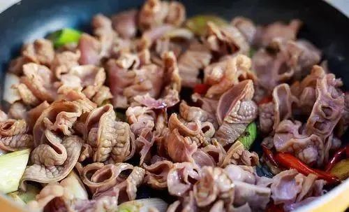 猪身上“最精华”的5块肉，曾经穷人不稀吃，网友：今有钱难买到