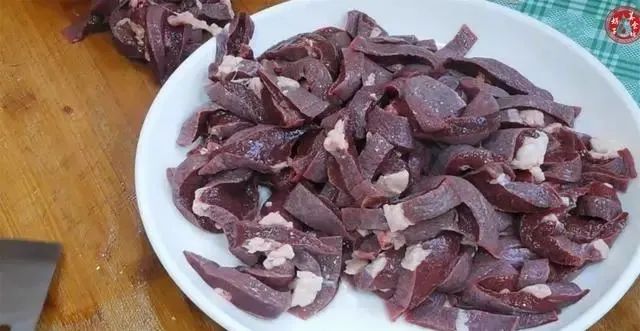 猪身上“最精华”的5块肉，曾经穷人不稀吃，网友：今有钱难买到