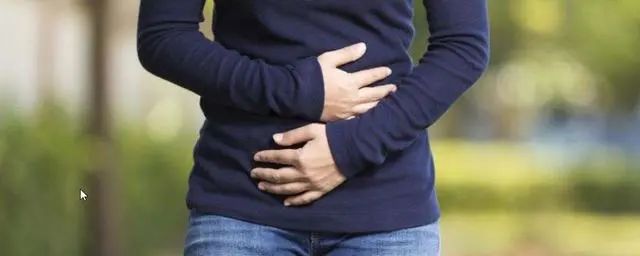 医生劝告：多喝水能养生，但这4个时间不能喝，别不听劝