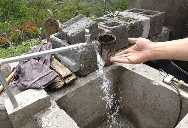 医生劝告：多喝水能养生，但这4个时间不能喝，别不听劝
