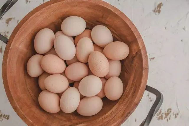 鸡蛋是肺部结节的“发物”？医生：若想肺好，尽量少碰这4种食物