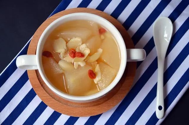 鸡蛋是肺部结节的“发物”？医生：若想肺好，尽量少碰这4种食物