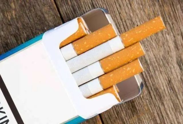 经常吸烟的人，若戒不了烟，吸烟前记住4句话，肺也能少受伤害